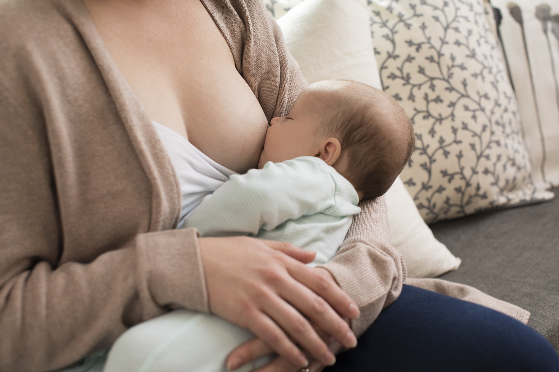 dojenje pravilno prihvaćanje dojke